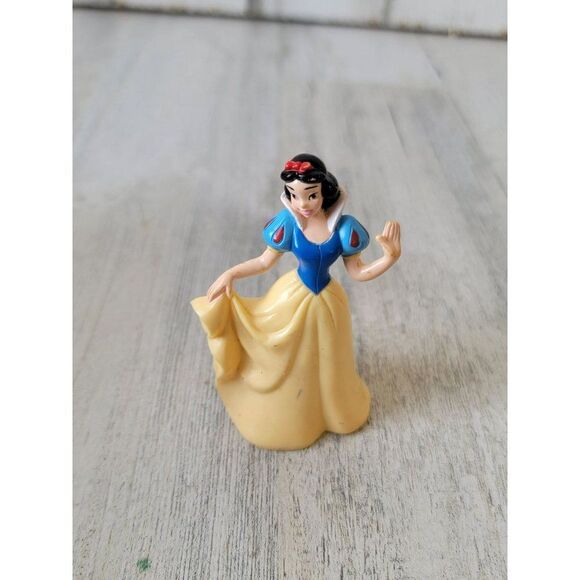 Snow White Wave princess mini toy figure royalty smile - Picture 1 of 5